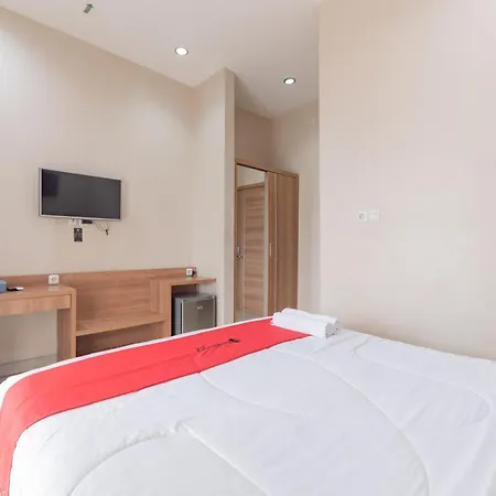 RedDoorz Premium @ Griya Inkoppabri Cisarua Puncak-3